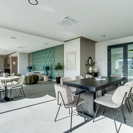 Ultimate - 3br Met Prive Tuin In Oasis 325 *