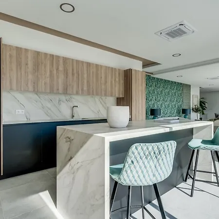 Luxe 6-persoons Met Grote Tuin In Oasis 325 Apartment Estepona