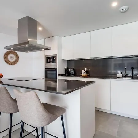 Ultimate - 3br Met Prive Tuin In Oasis 325 アパート エステポナ