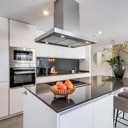 Ultimate - 3br Met Prive Tuin In Oasis 325 * Estepona