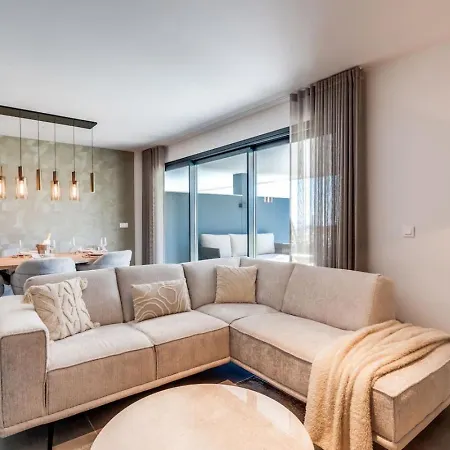 Ultimate - 3br Met Prive Tuin In Oasis 325 アパート