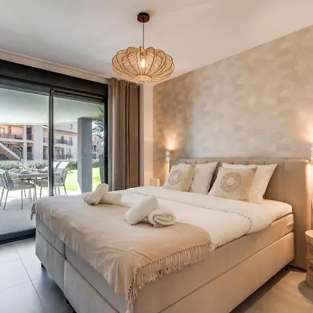 Apartment Ultimate - 3br Met Prive Tuin In Oasis 325