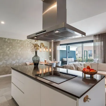 Ultimate - 3br Met Prive Tuin In Oasis 325 *